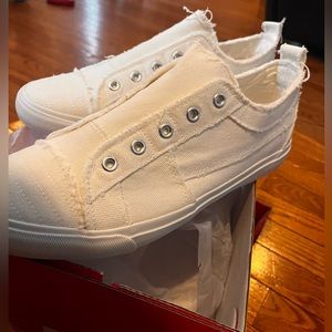 Corkys Babalu white brand new in box size 10